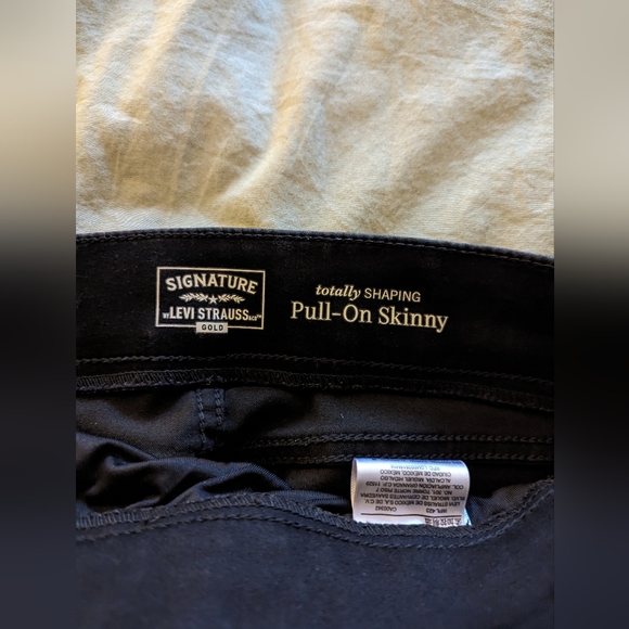 Signature by Levi Strauss Pull-On Skinny Pants - Picture 3 of 3